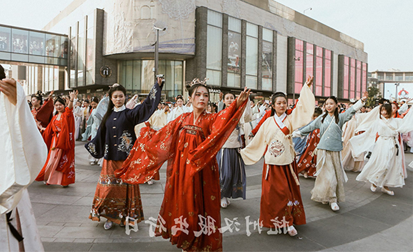 锦裳汉服掀起杭城国风热潮，毛戈平美妆助力传承文化之美